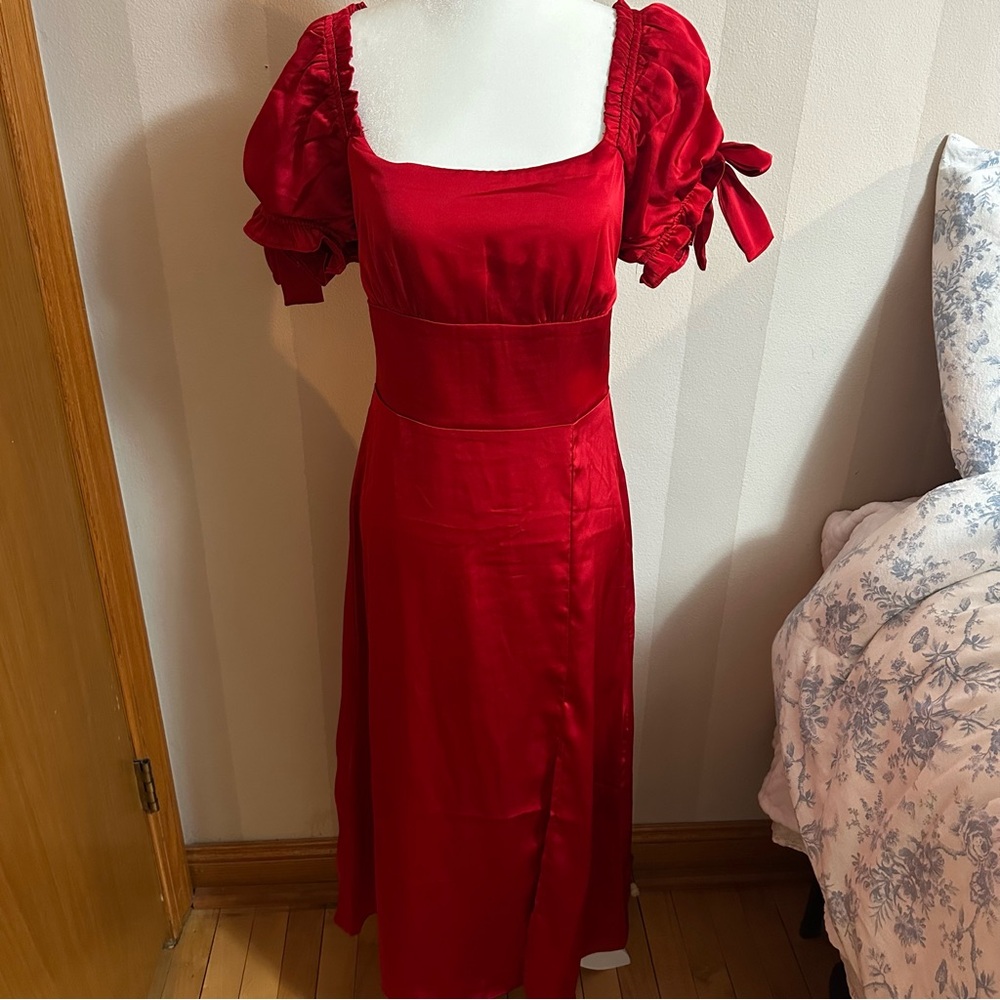 Francesca's Collections Scarlet Puff-Sleeve Midi Dress